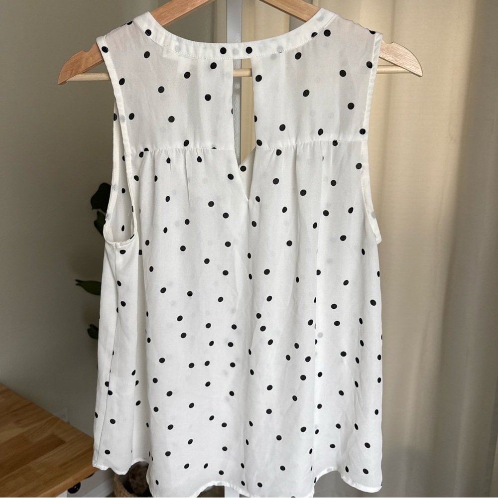 E & M Women’s White with Black Polka Dot Sleeveless Blouse V Neck Size L - Picture 5 of 8